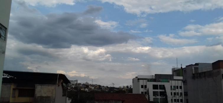 Friozinho pela manhã e muitas nuvens marcam o domingo em Divinópolis