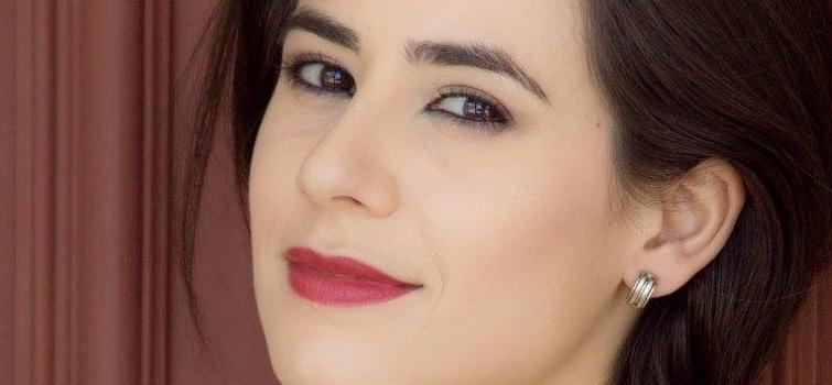 Soprano divinopolitana participa do projeto Páscoa Iluminada