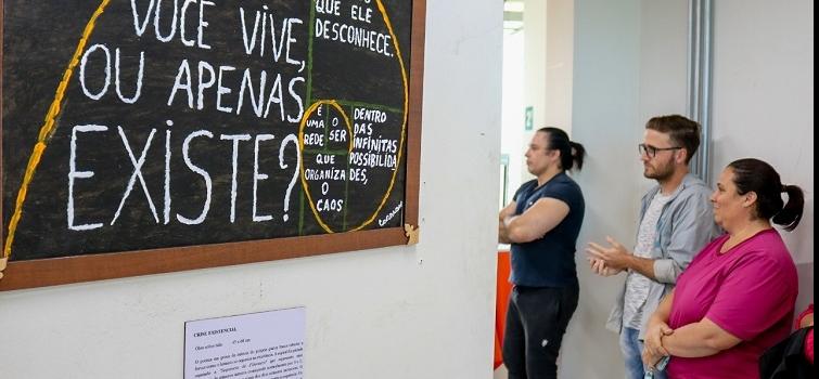 Divinópolis inaugura exposição Entre o cotidiano e a loucura