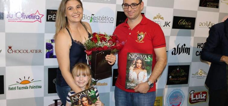 Pedido de casamento marca lançamento da revista Agora Noivas