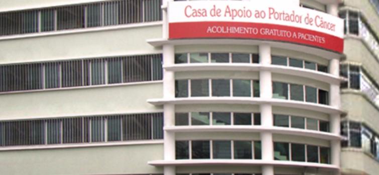 Bazar Out Let Solidário à Acccom oferecerá roupas de grandes marcas