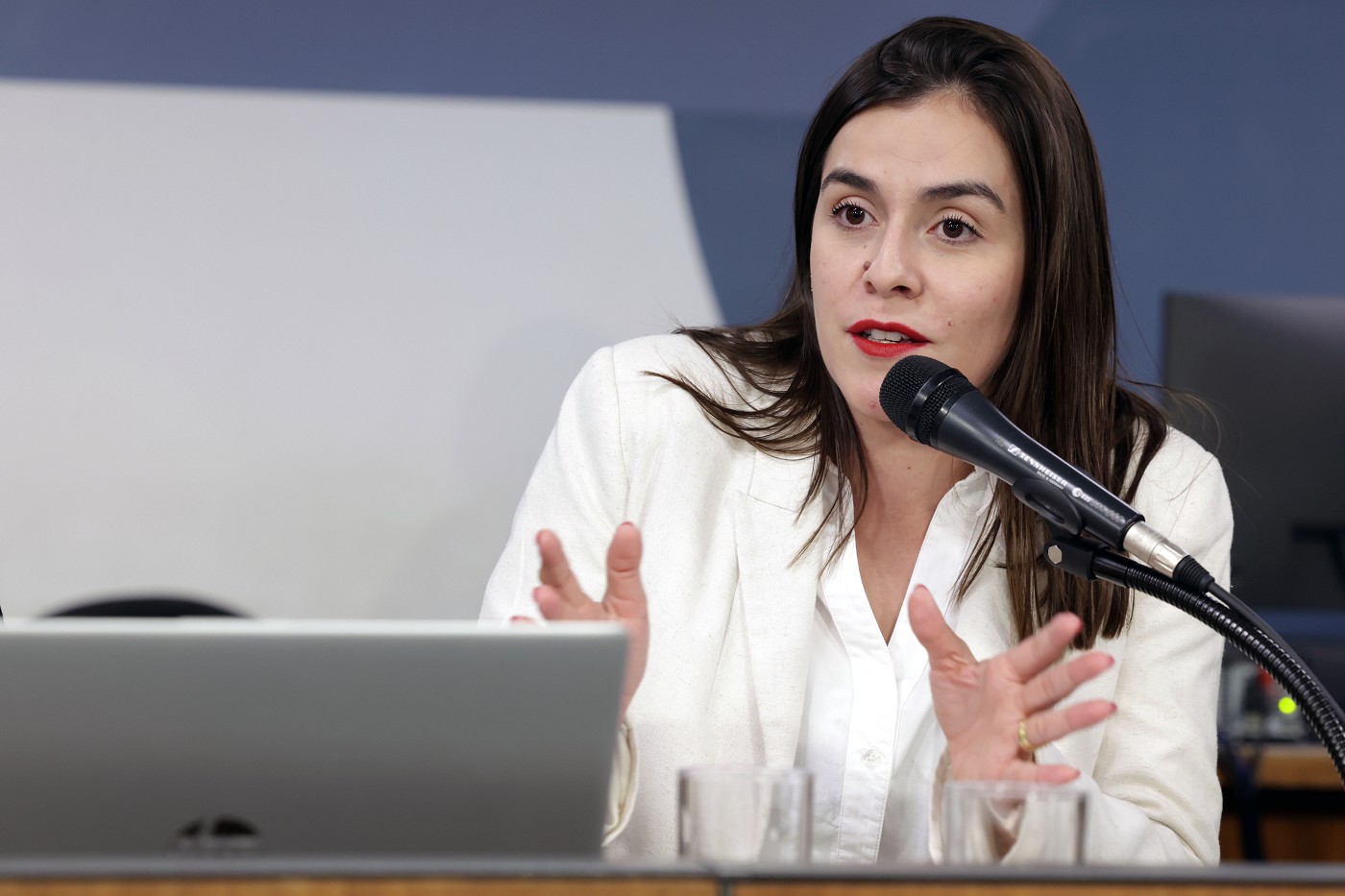 Lohanna aprova projeto para conscientização sobre ruídos no trânsito e proteção de autistas 