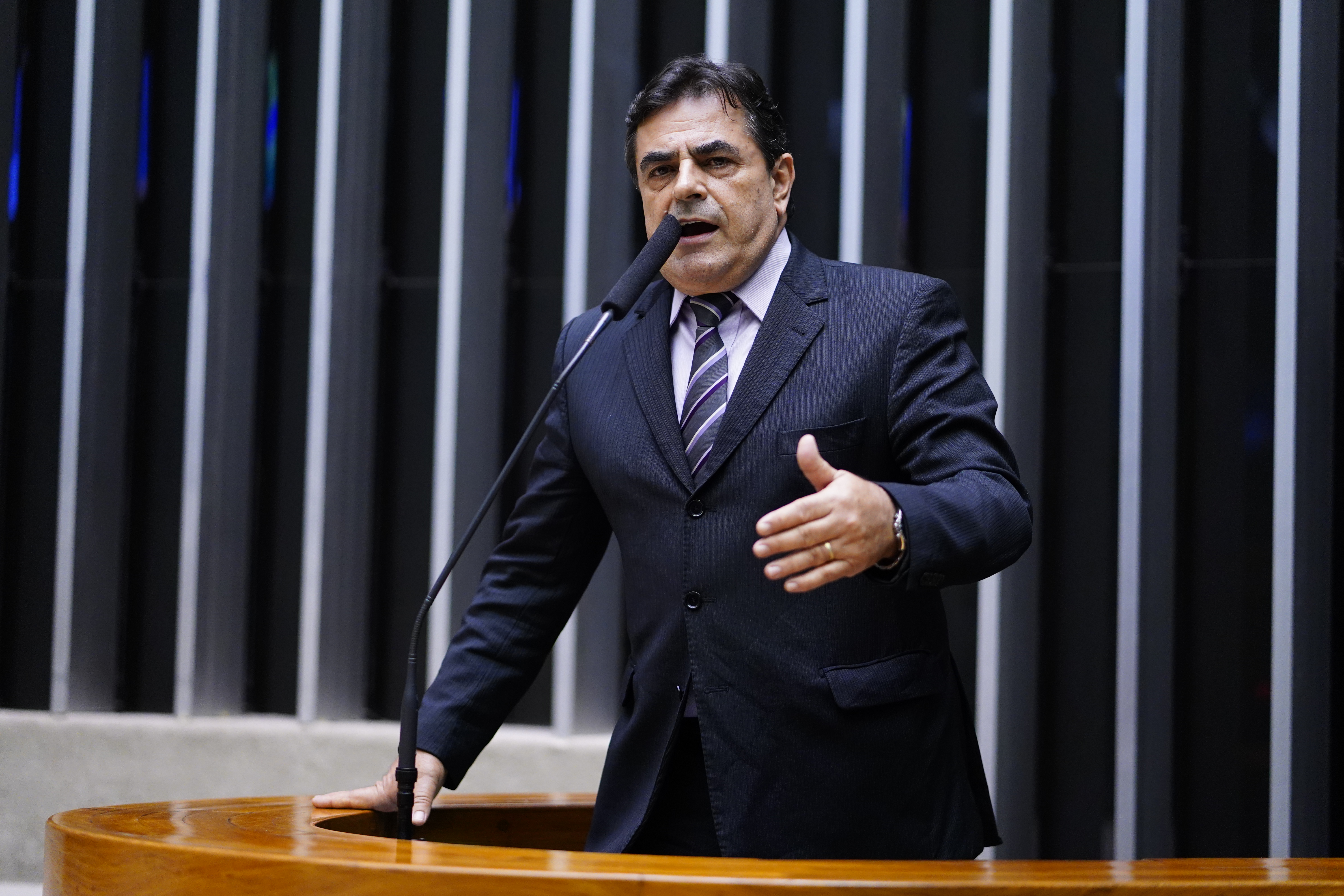Domingos Sávio defende anistia e relata visita a preso no Floramar