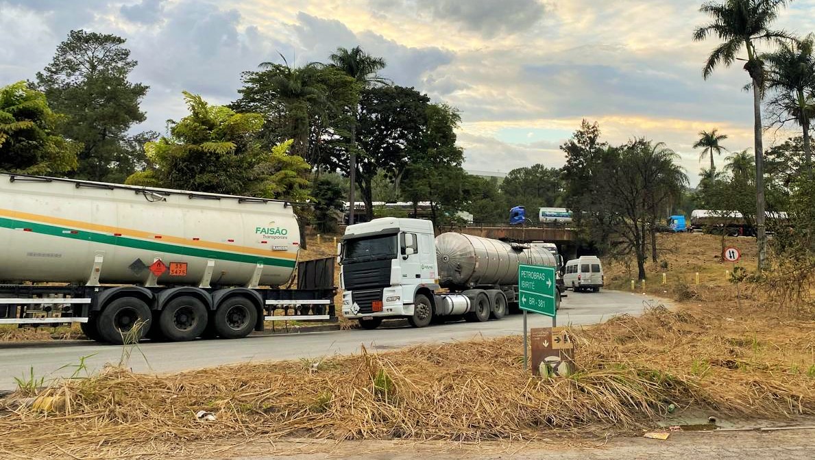Greve do transporte de combustíveis  em Minas chega ao fim após acordo 