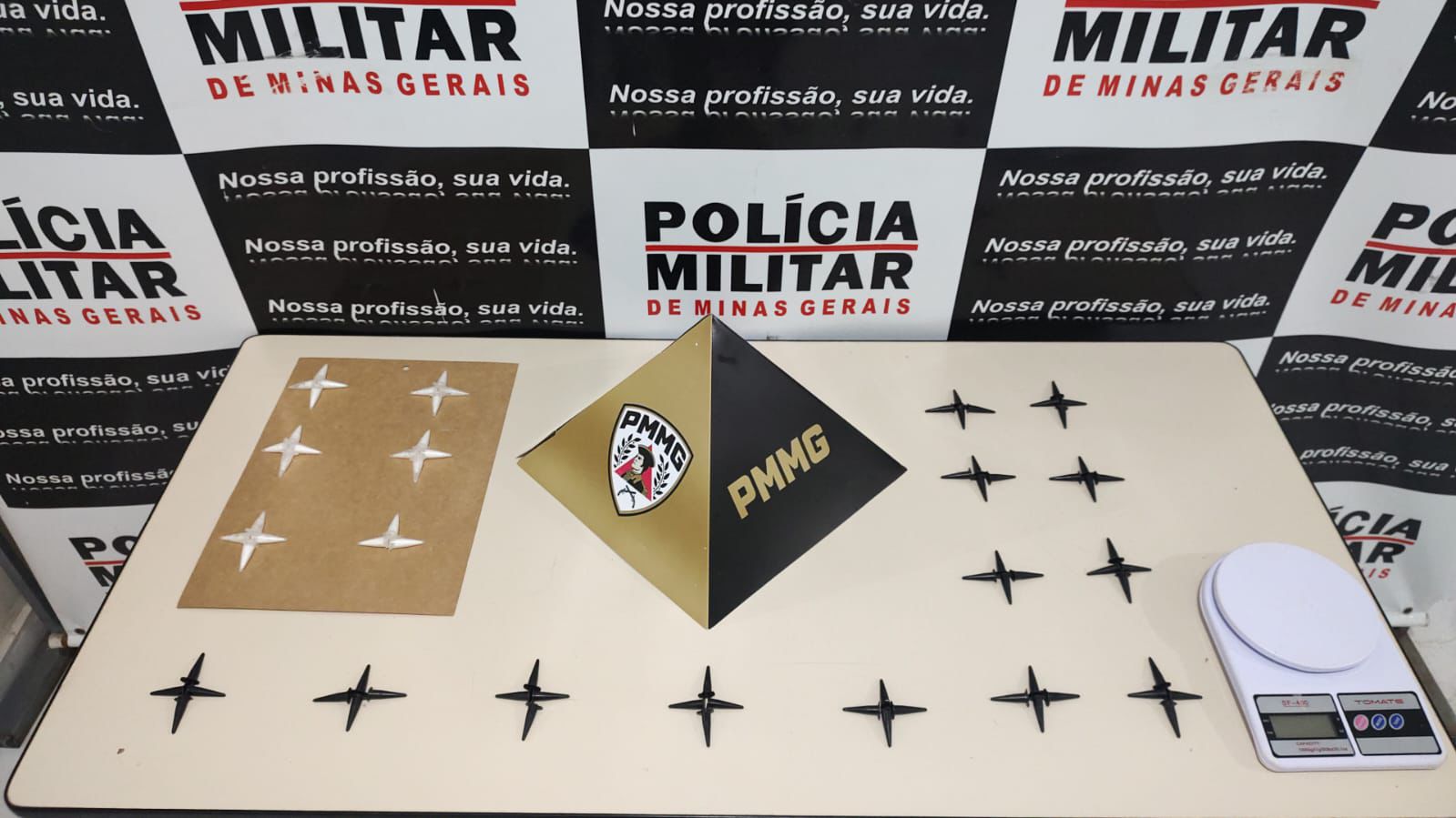 PM prende casal por tráfico de drogas via delivery em Santo Antônio do Monte