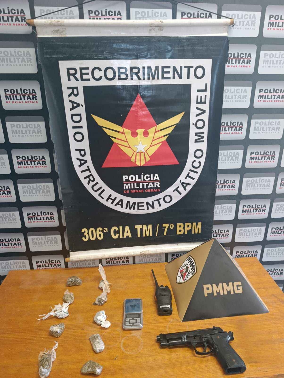 Polícia Militar apreende dois menores por tráfico de drogas em Bom Despacho