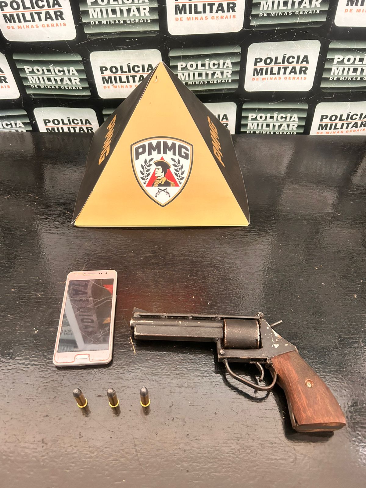 Homem é preso por ameaça e porte ilegal de arma de fogo em Pará de Minas