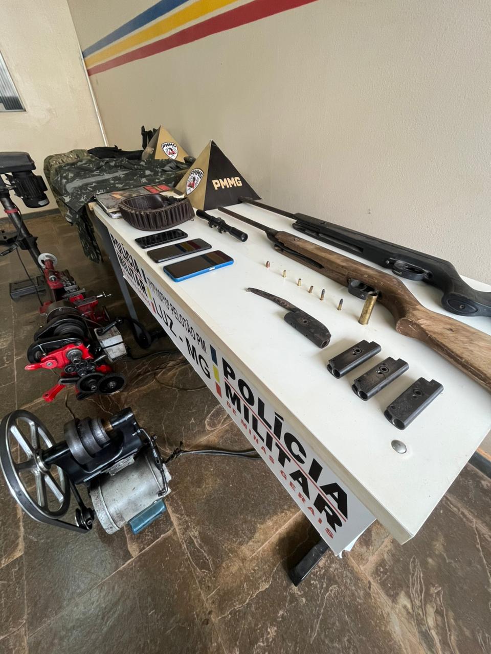 Polícia Militar encontra arsenal artesanal e munições durante busca em Córrego Danta