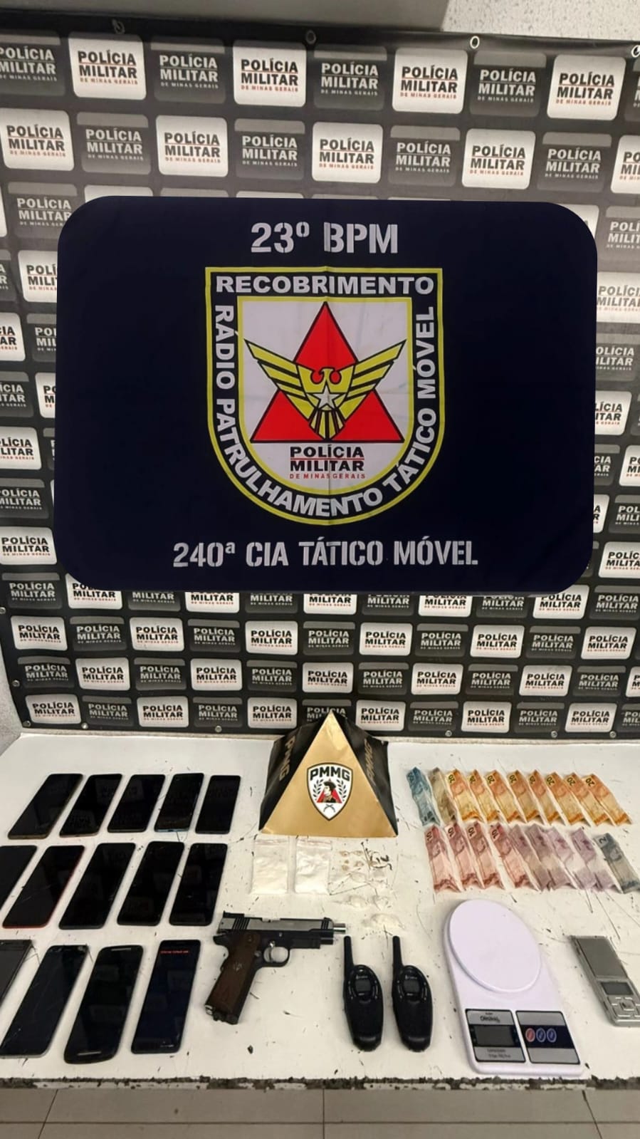 PM apreende drogas e recupera notebooks e celulares furtados durante operação no bairro Ipiranga